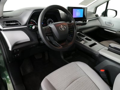 2026 Toyota Sienna LE Hybrid *LOW MILES! CLEAN CARFAX*