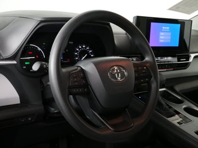 2026 Toyota Sienna LE Hybrid *LOW MILES! CLEAN CARFAX*