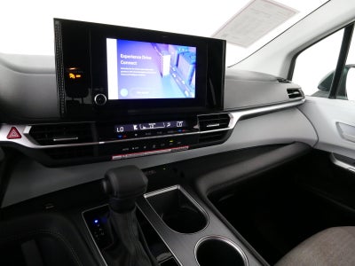 2026 Toyota Sienna LE Hybrid *LOW MILES! CLEAN CARFAX*