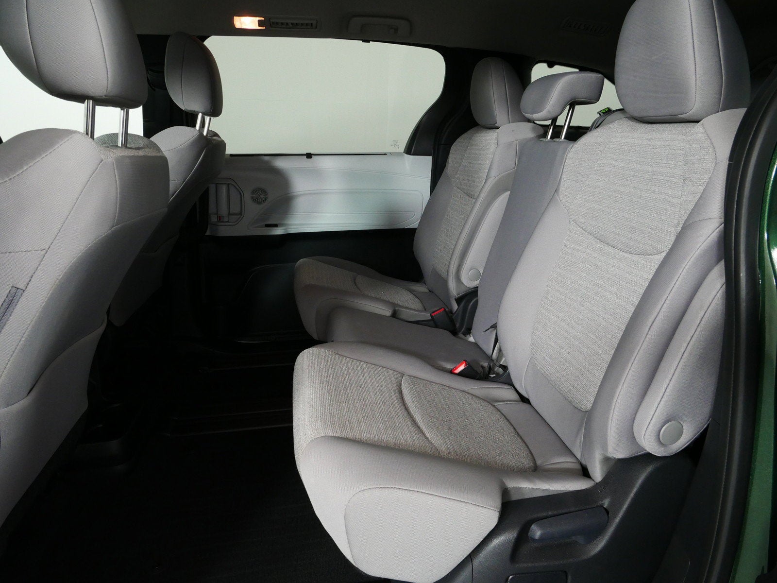 2026 Toyota Sienna LE Hybrid *LOW MILES! CLEAN CARFAX*