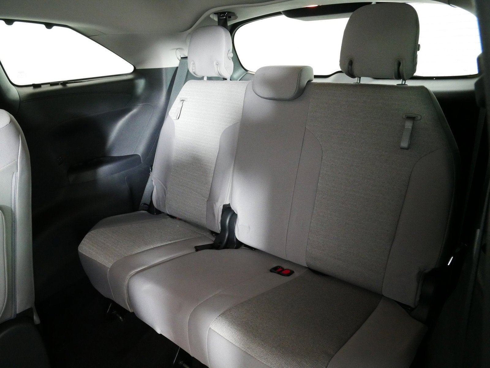 2026 Toyota Sienna LE Hybrid *LOW MILES! CLEAN CARFAX*