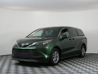 2026 Toyota Sienna LE Hybrid *LOW MILES! CLEAN CARFAX*
