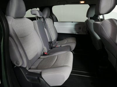 2026 Toyota Sienna LE Hybrid *LOW MILES! CLEAN CARFAX*