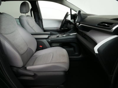 2026 Toyota Sienna LE Hybrid *LOW MILES! CLEAN CARFAX*