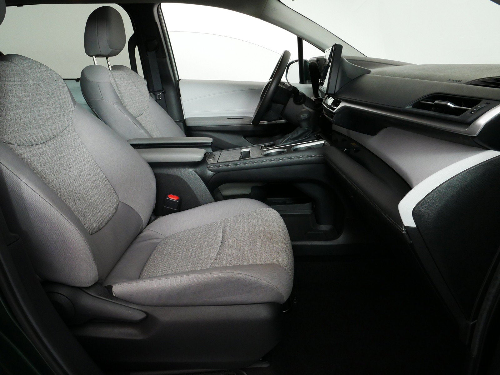 2026 Toyota Sienna LE Hybrid *LOW MILES! CLEAN CARFAX*