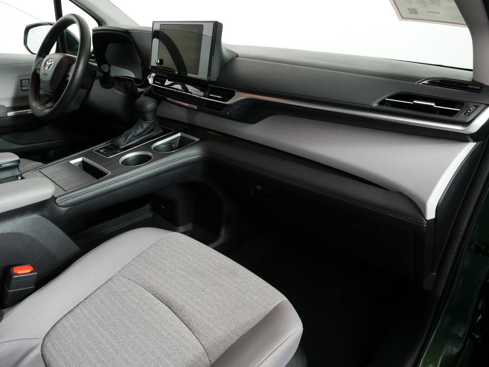 2026 Toyota Sienna LE Hybrid *LOW MILES! CLEAN CARFAX*