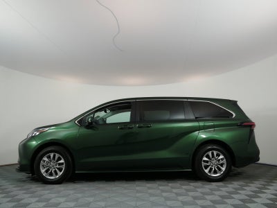 2026 Toyota Sienna LE Hybrid *LOW MILES! CLEAN CARFAX*
