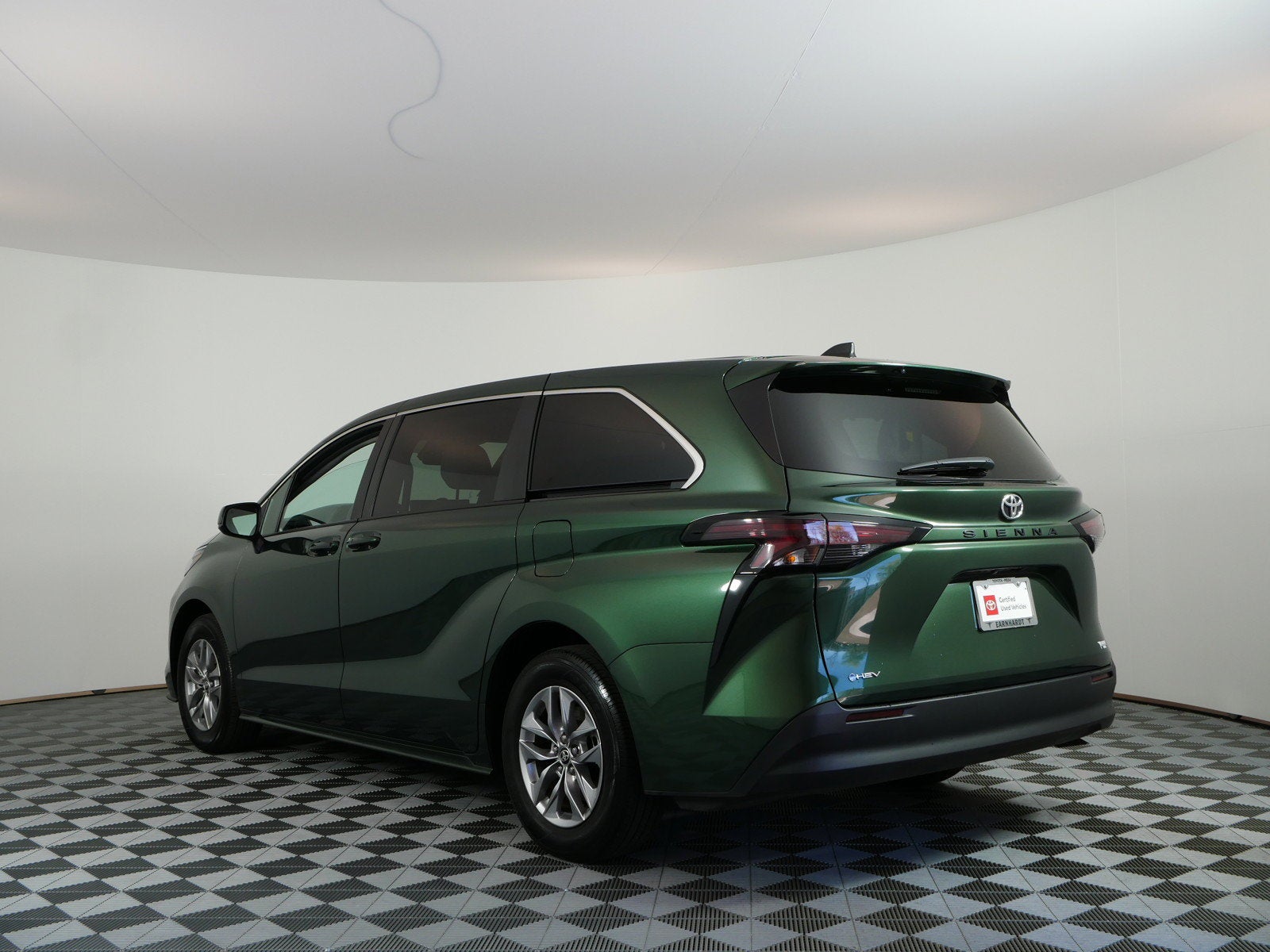 2026 Toyota Sienna LE Hybrid *LOW MILES! CLEAN CARFAX*