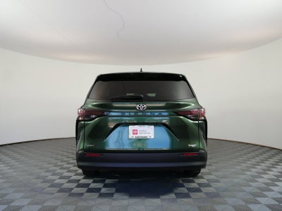 2026 Toyota Sienna LE Hybrid *LOW MILES! CLEAN CARFAX*