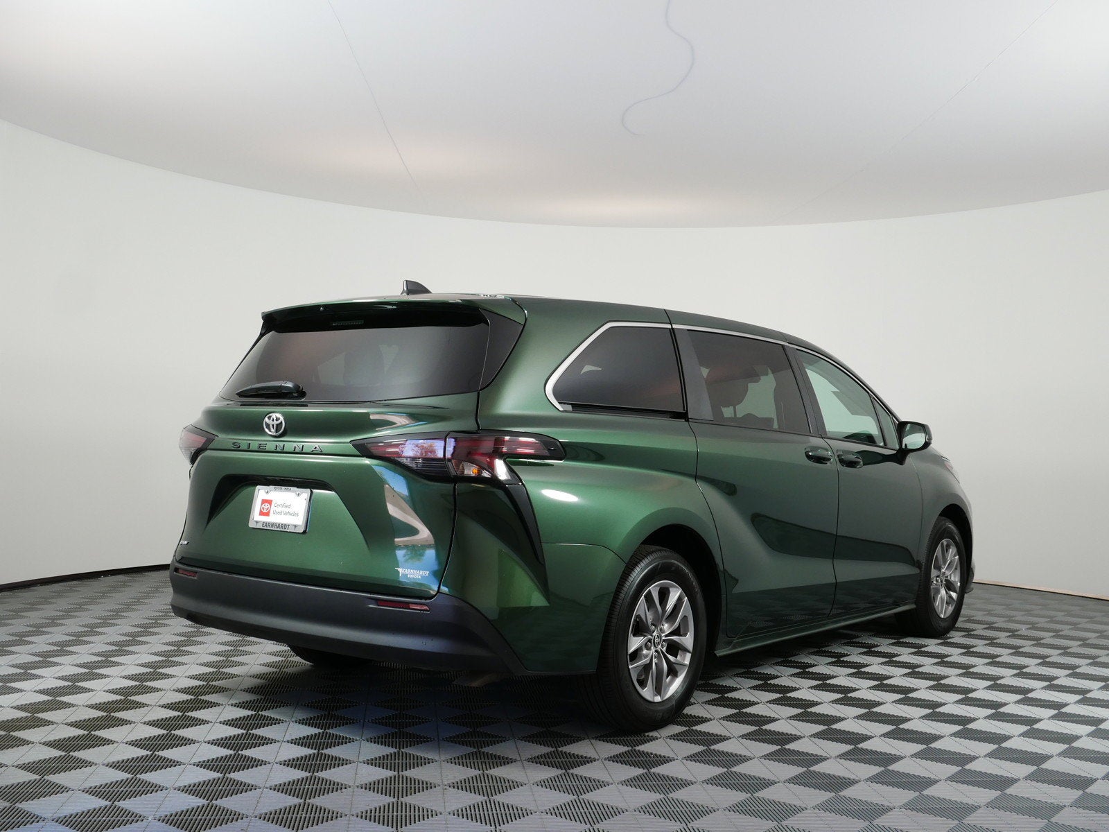 2026 Toyota Sienna LE Hybrid *LOW MILES! CLEAN CARFAX*