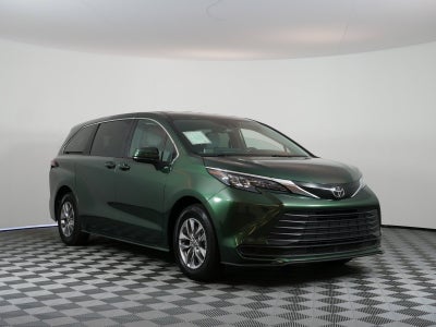 2026 Toyota Sienna LE Hybrid *LOW MILES! CLEAN CARFAX*