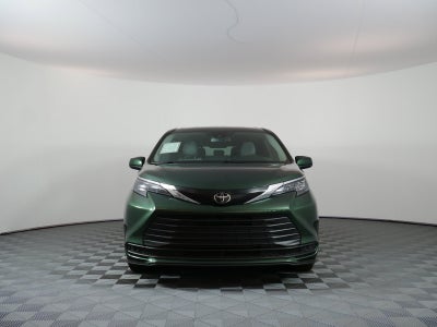 2026 Toyota Sienna LE Hybrid *LOW MILES! CLEAN CARFAX*