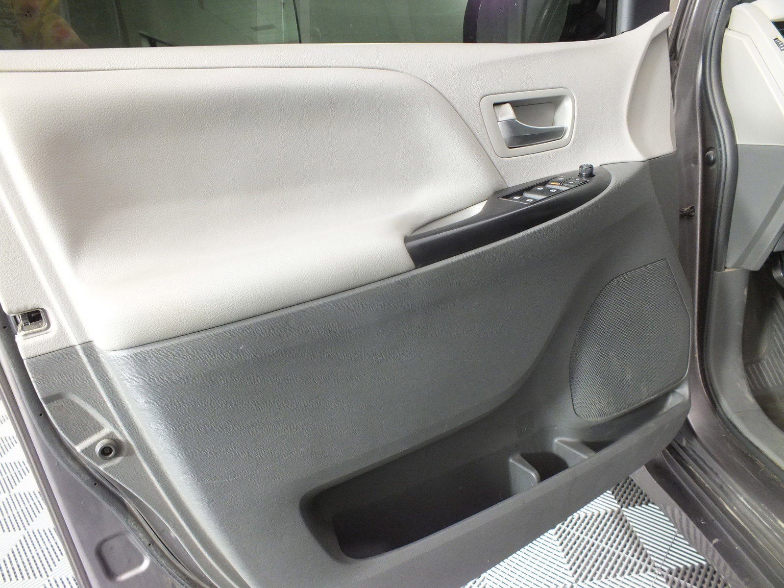 2020 Toyota Sienna LE *RELIABLE DAILY DRIVER!*