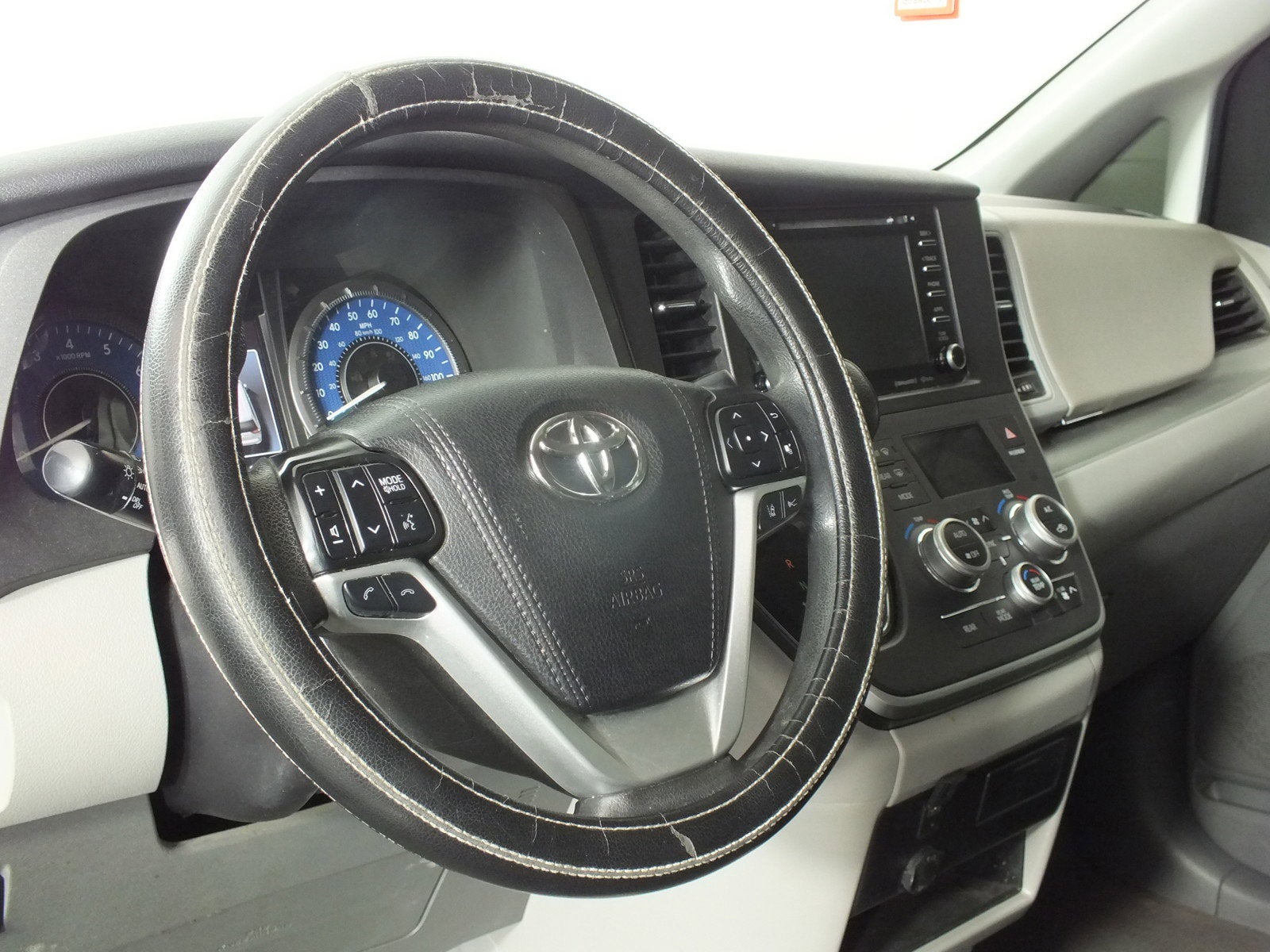 2020 Toyota Sienna LE *RELIABLE DAILY DRIVER!*