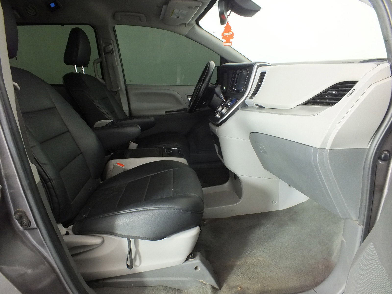 2020 Toyota Sienna LE *RELIABLE DAILY DRIVER!*