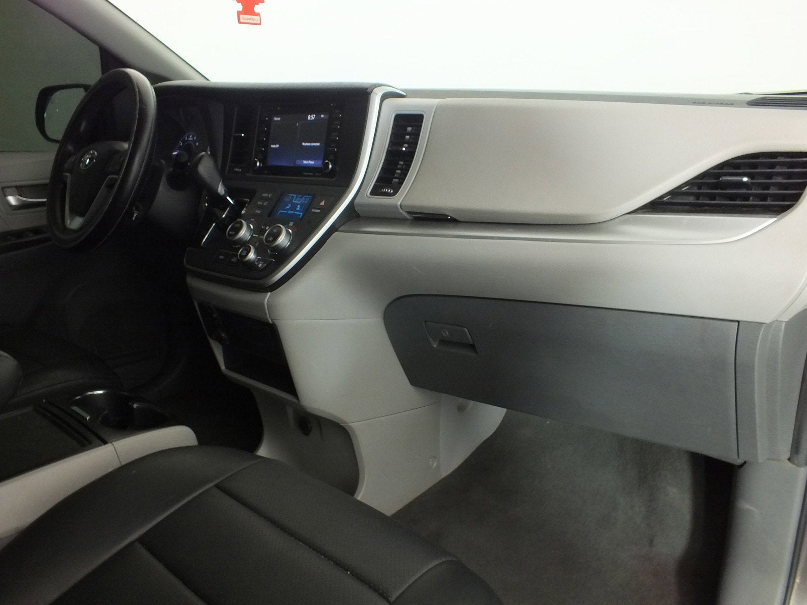 2020 Toyota Sienna LE *RELIABLE DAILY DRIVER!*