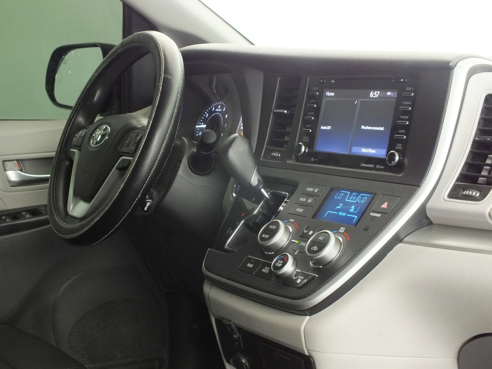 2020 Toyota Sienna LE *RELIABLE DAILY DRIVER!*