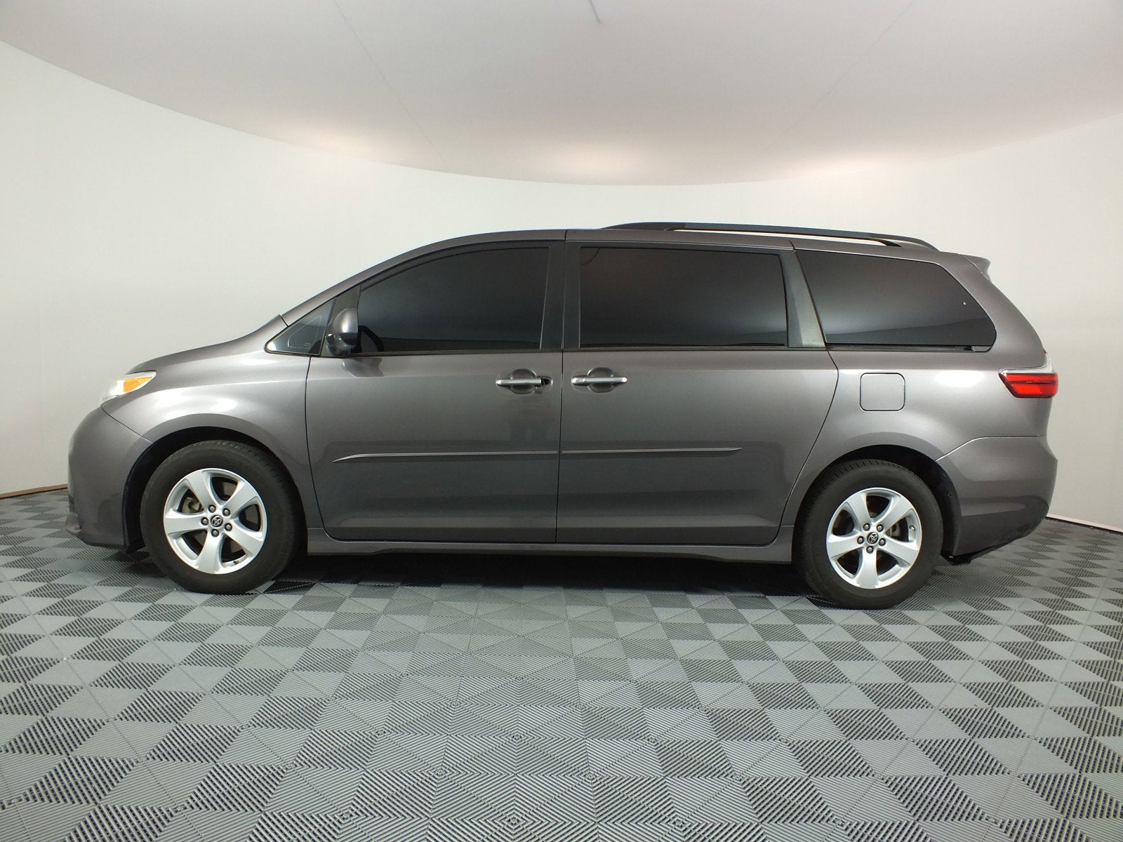 2020 Toyota Sienna LE *RELIABLE DAILY DRIVER!*