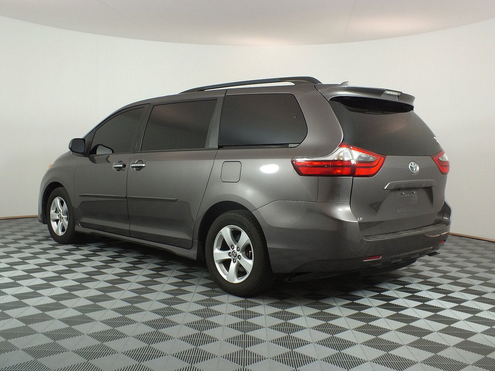 2020 Toyota Sienna LE *RELIABLE DAILY DRIVER!*