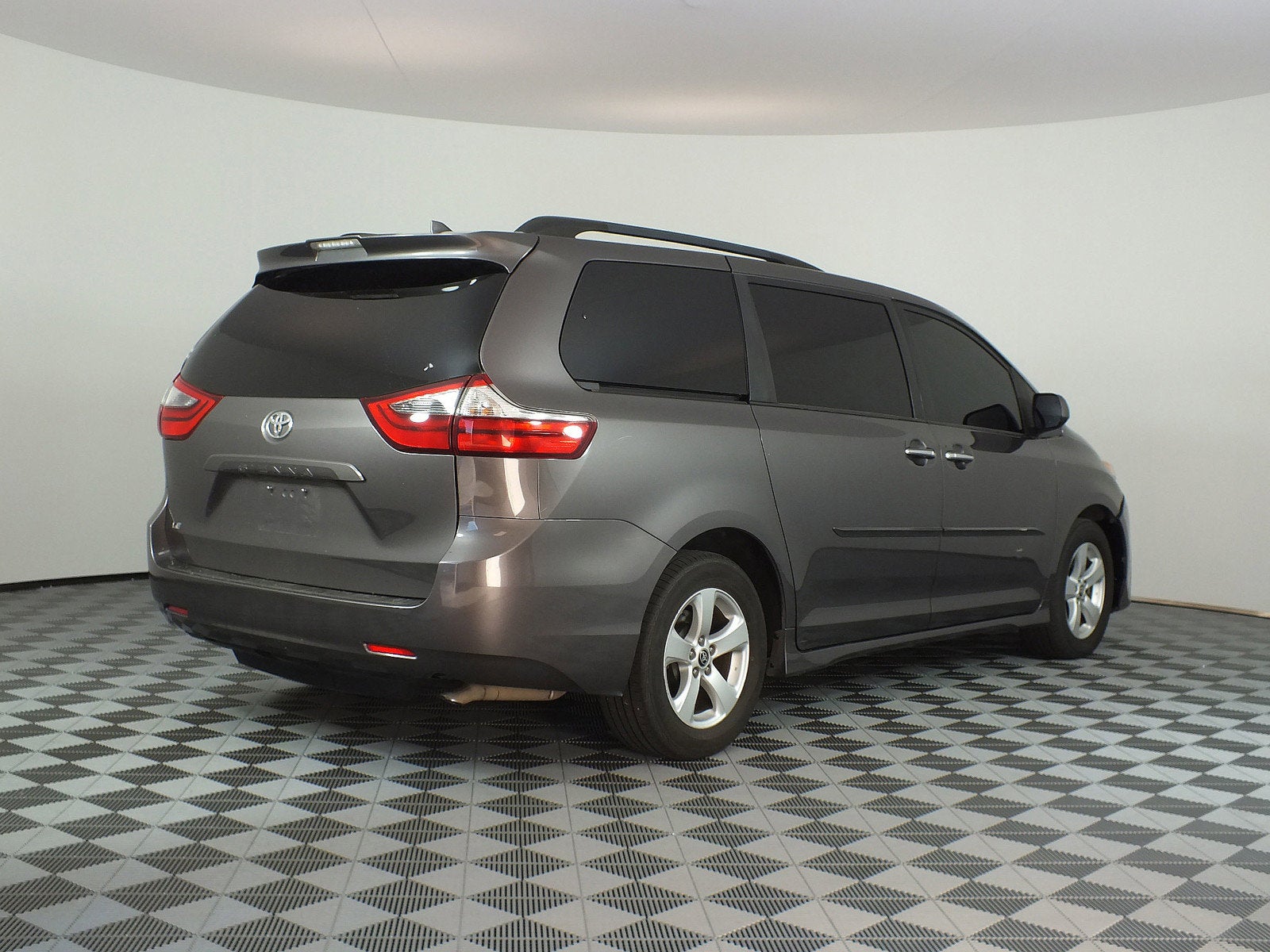 2020 Toyota Sienna LE *RELIABLE DAILY DRIVER!*