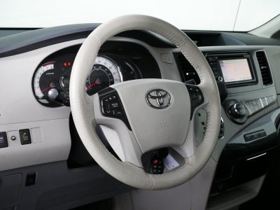 2014 Toyota Sienna SE *CLEAN CARFAX!*