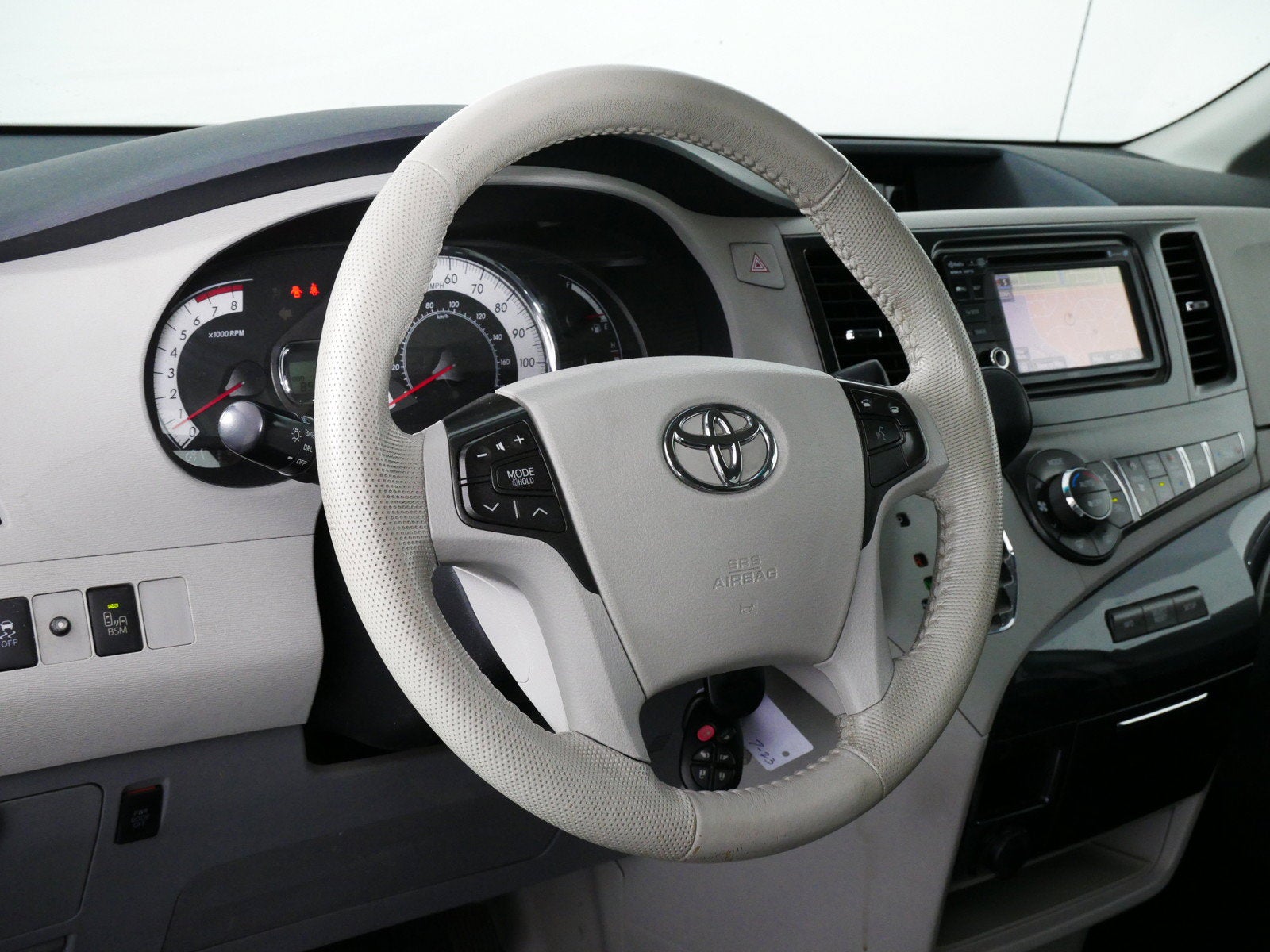 2014 Toyota Sienna SE *CLEAN CARFAX!*