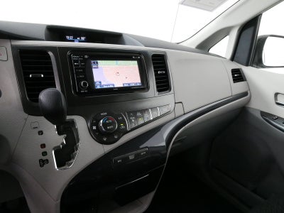 2014 Toyota Sienna SE *CLEAN CARFAX!*