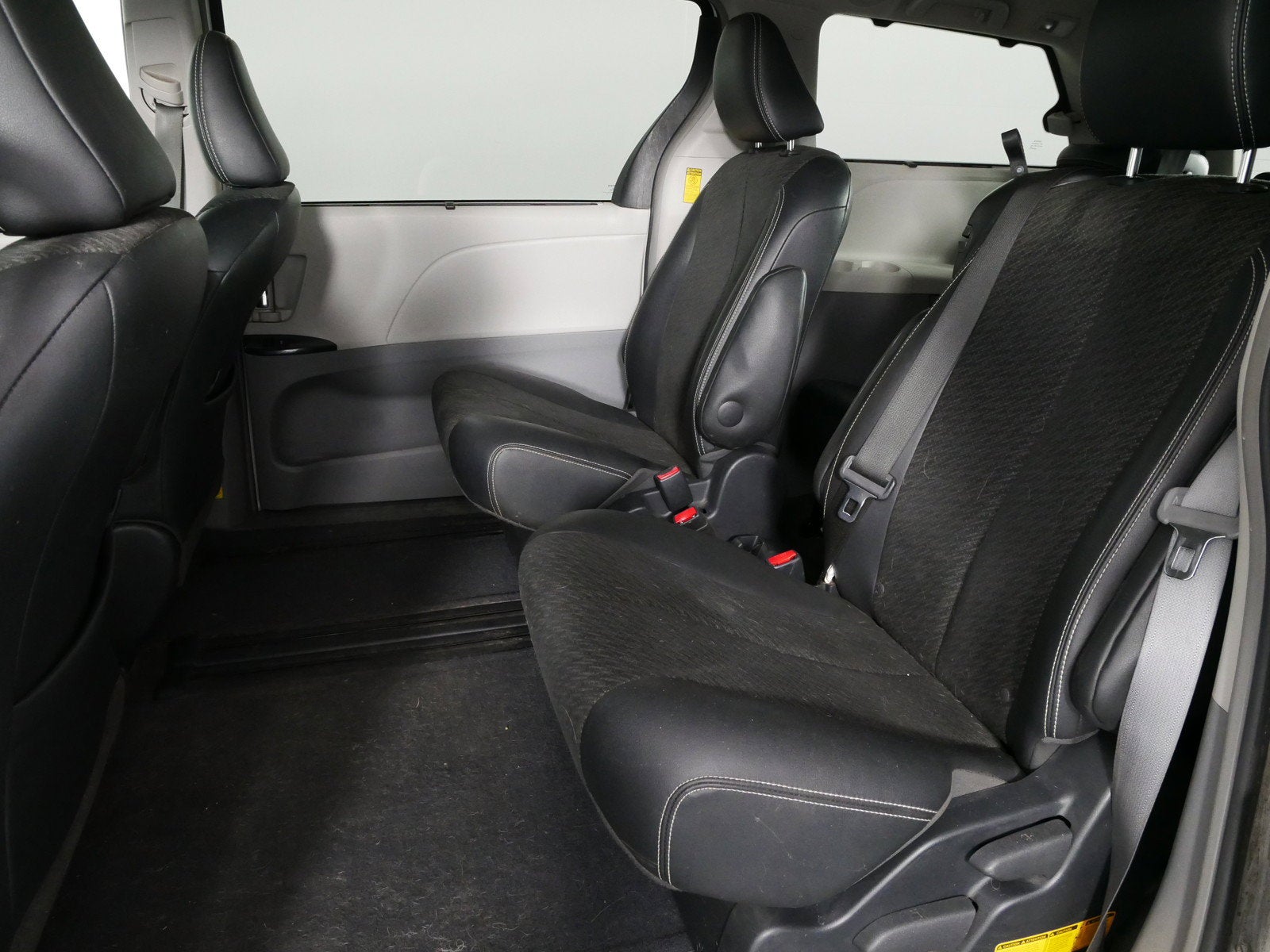 2014 Toyota Sienna SE *CLEAN CARFAX!*