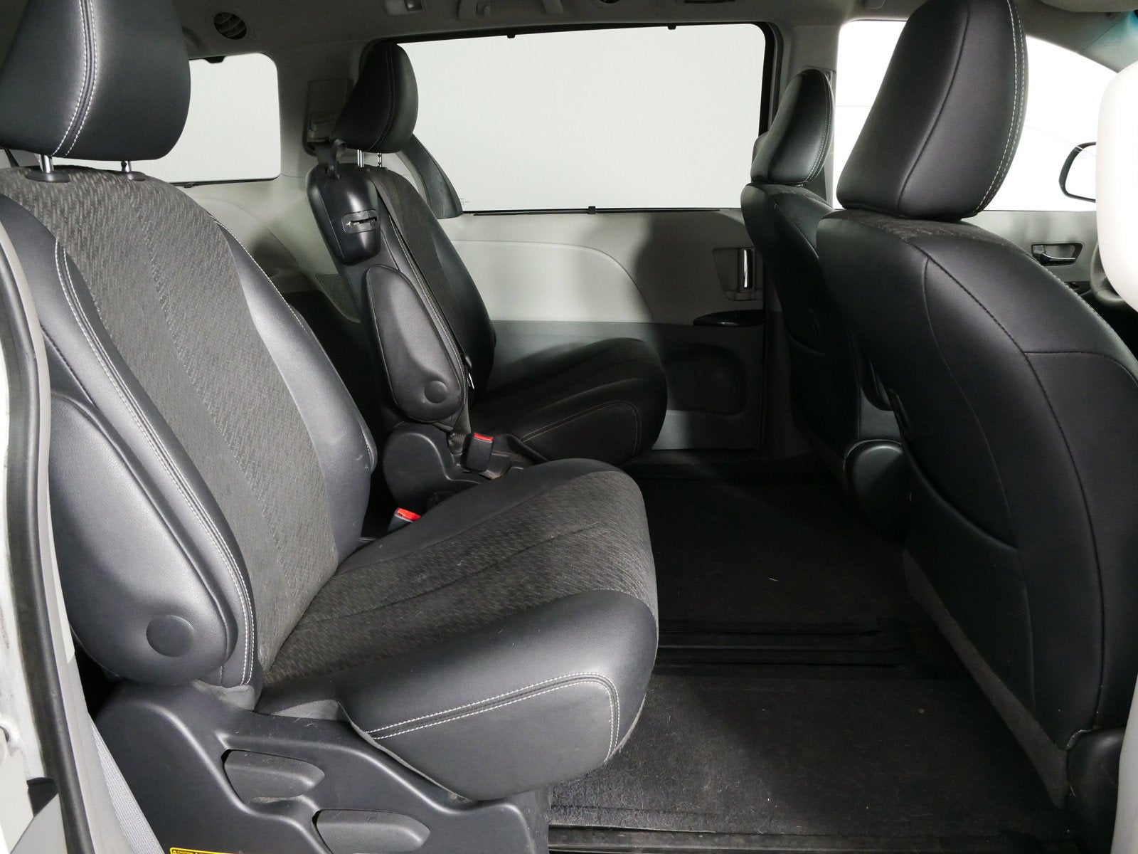 2014 Toyota Sienna SE *CLEAN CARFAX!*