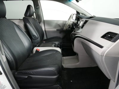 2014 Toyota Sienna SE *CLEAN CARFAX!*