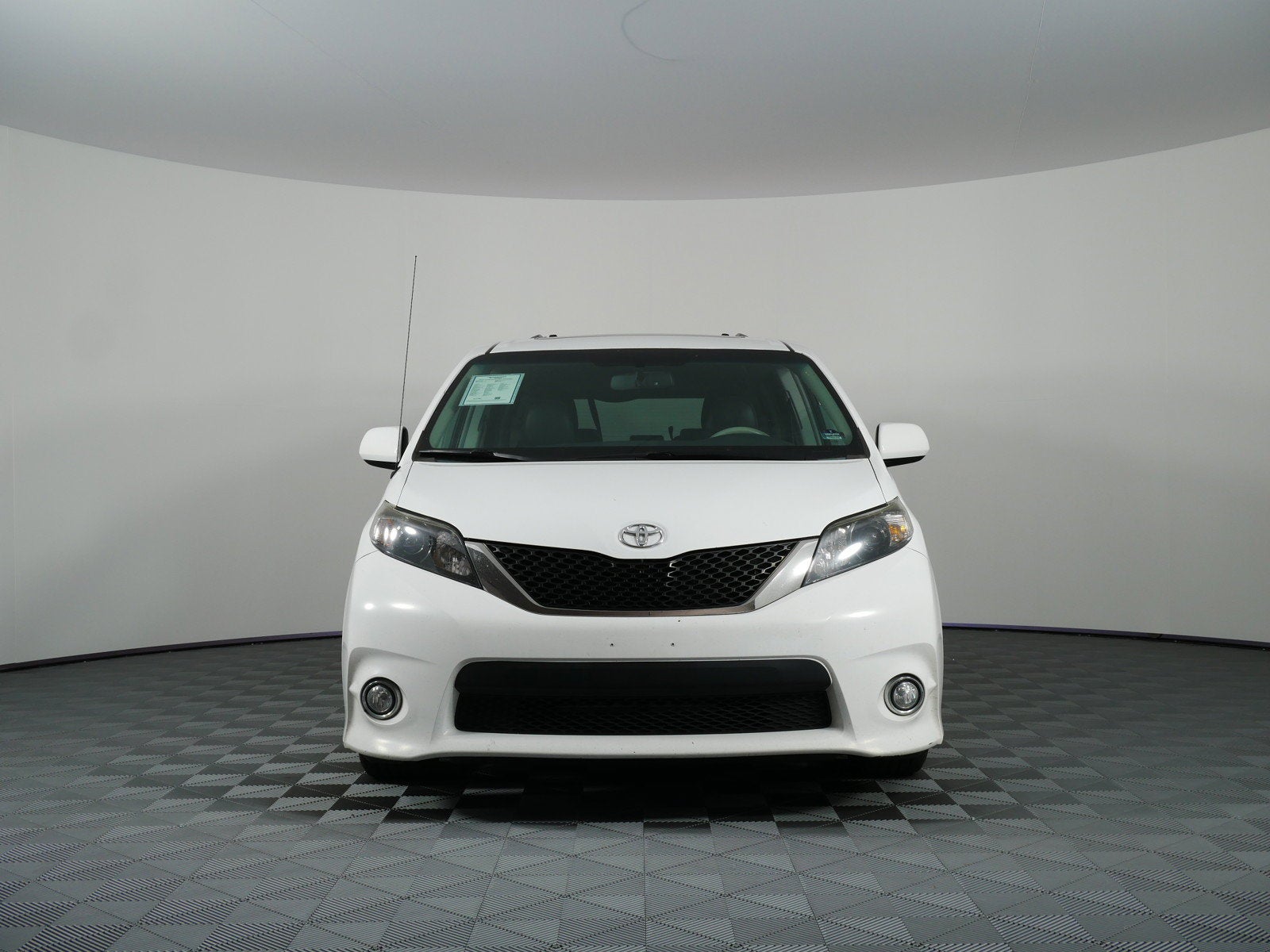 2014 Toyota Sienna SE *CLEAN CARFAX!*