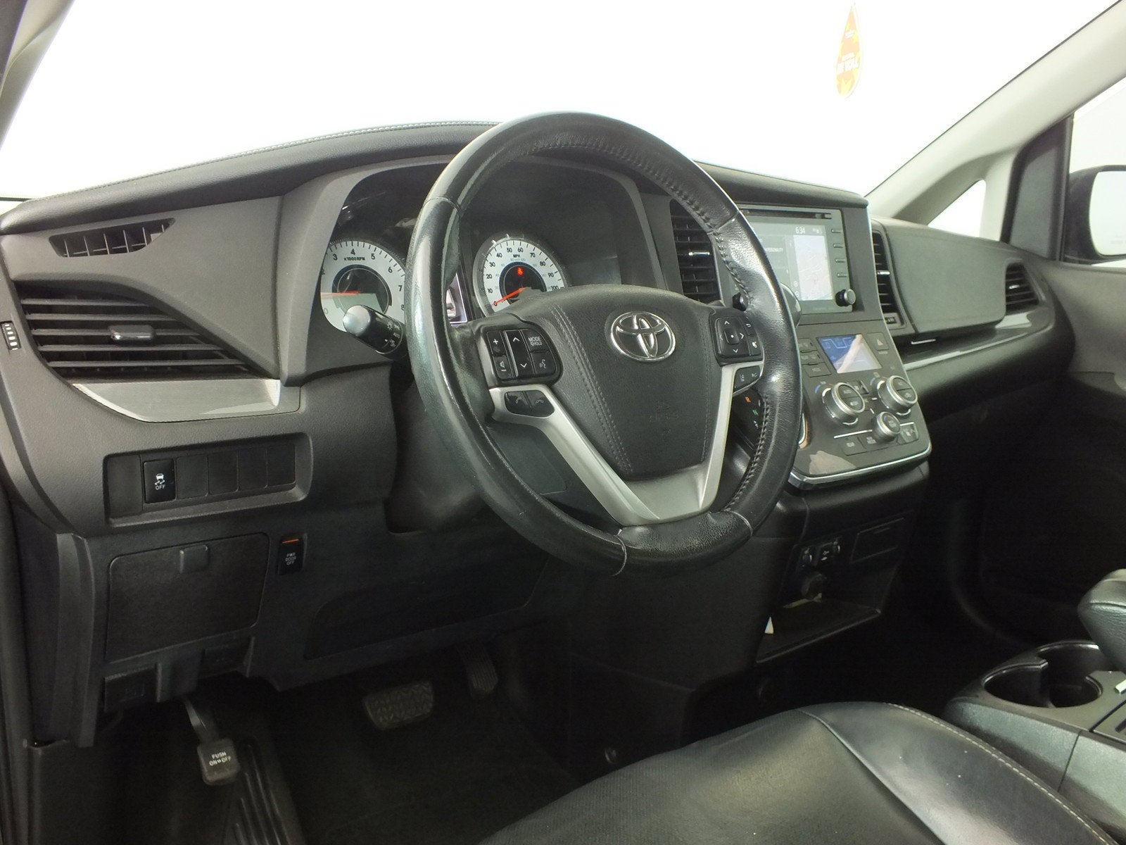 2018 Toyota Sienna SE *RELIABLE DAILY DRIVER!*