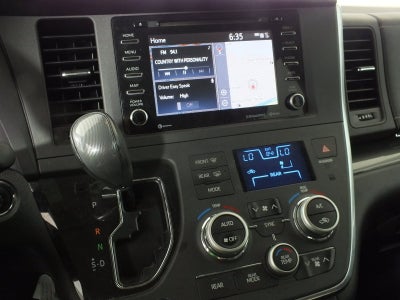 2018 Toyota Sienna SE *RELIABLE DAILY DRIVER!*