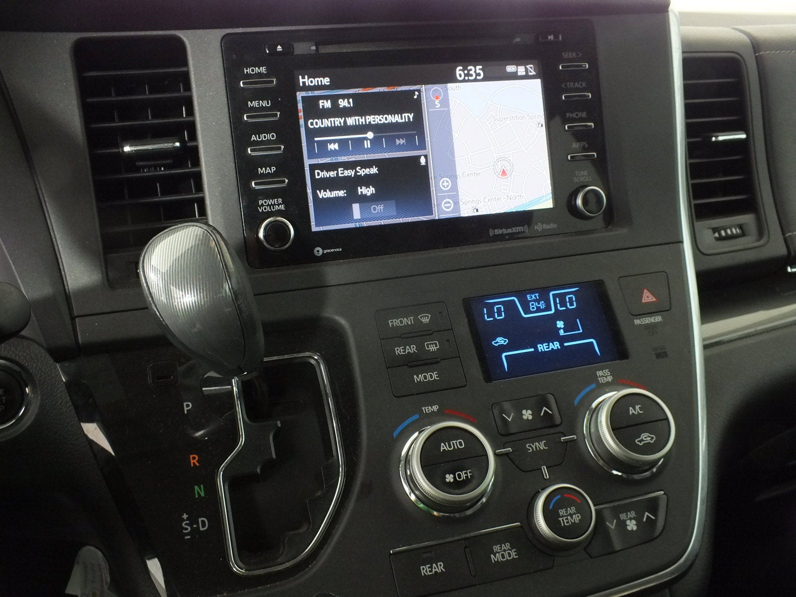 2018 Toyota Sienna SE *RELIABLE DAILY DRIVER!*