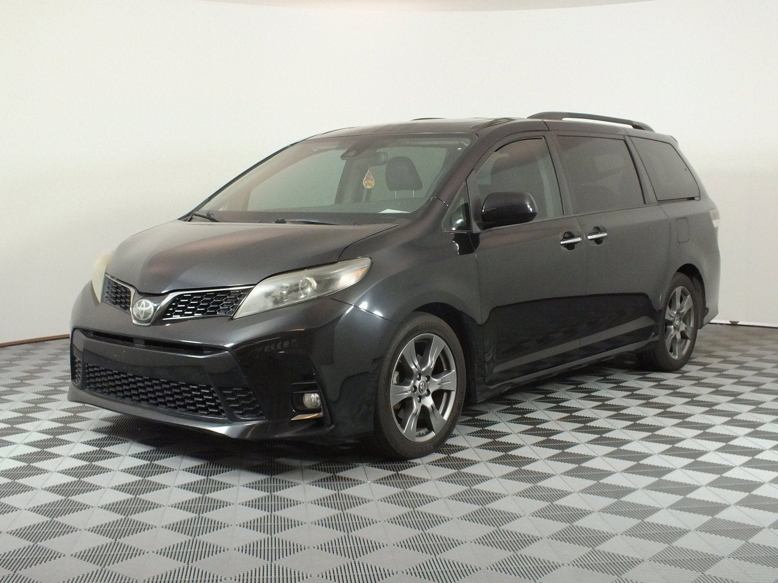 2018 Toyota Sienna SE *RELIABLE DAILY DRIVER!*