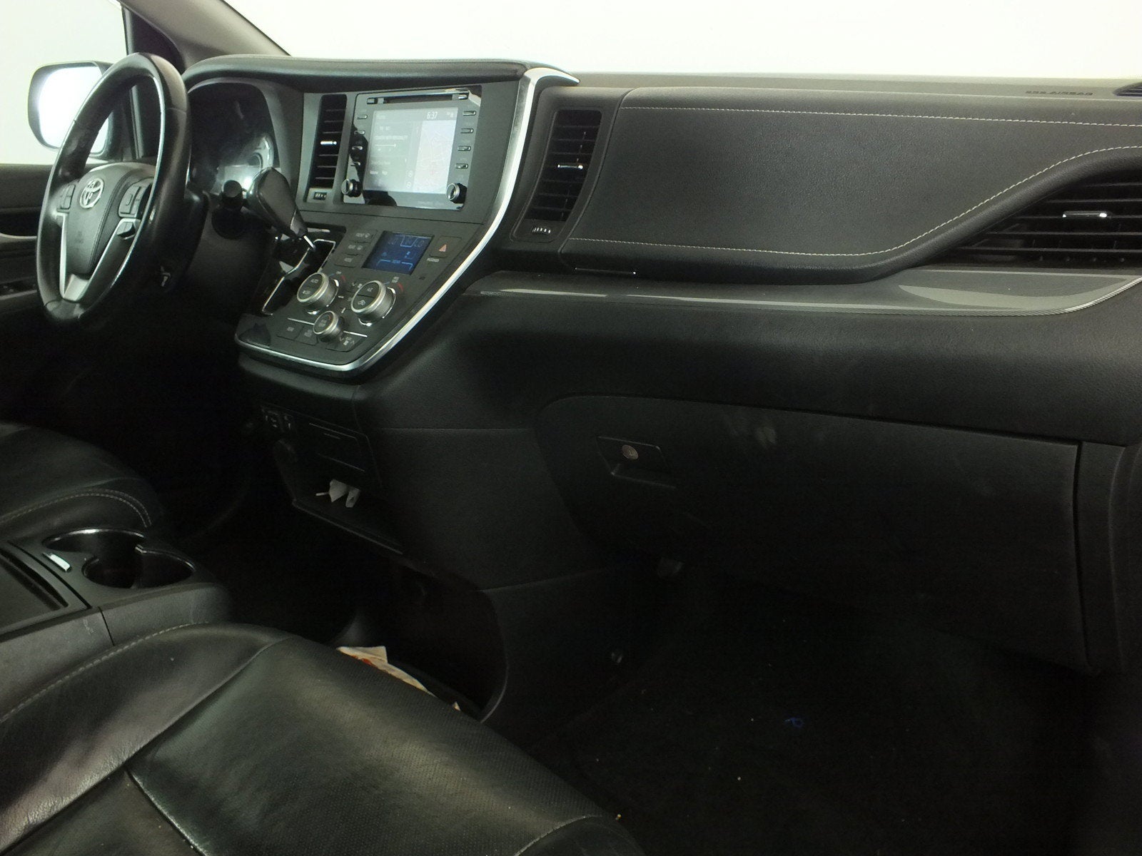 2018 Toyota Sienna SE *RELIABLE DAILY DRIVER!*