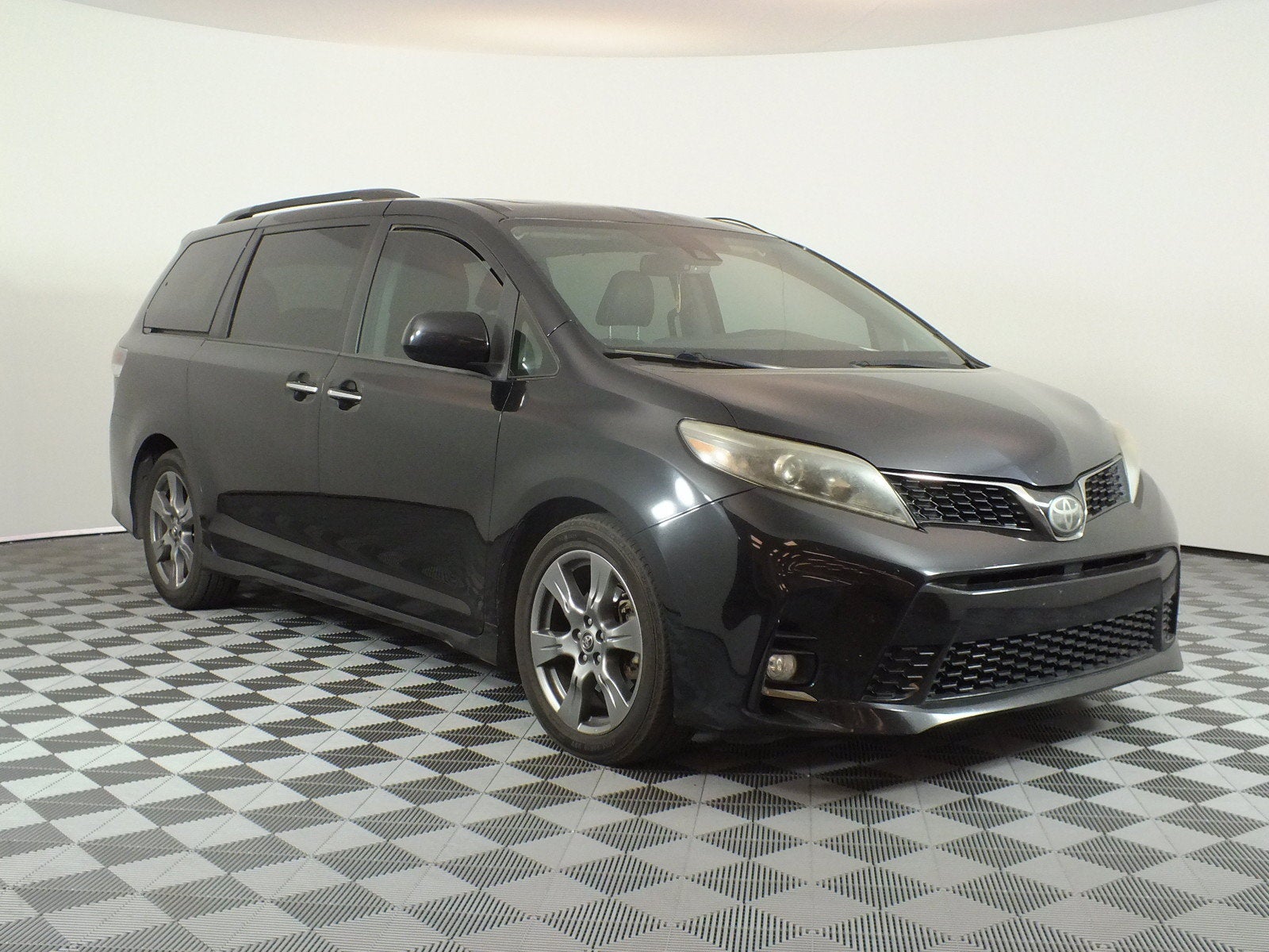 2018 Toyota Sienna SE *RELIABLE DAILY DRIVER!*