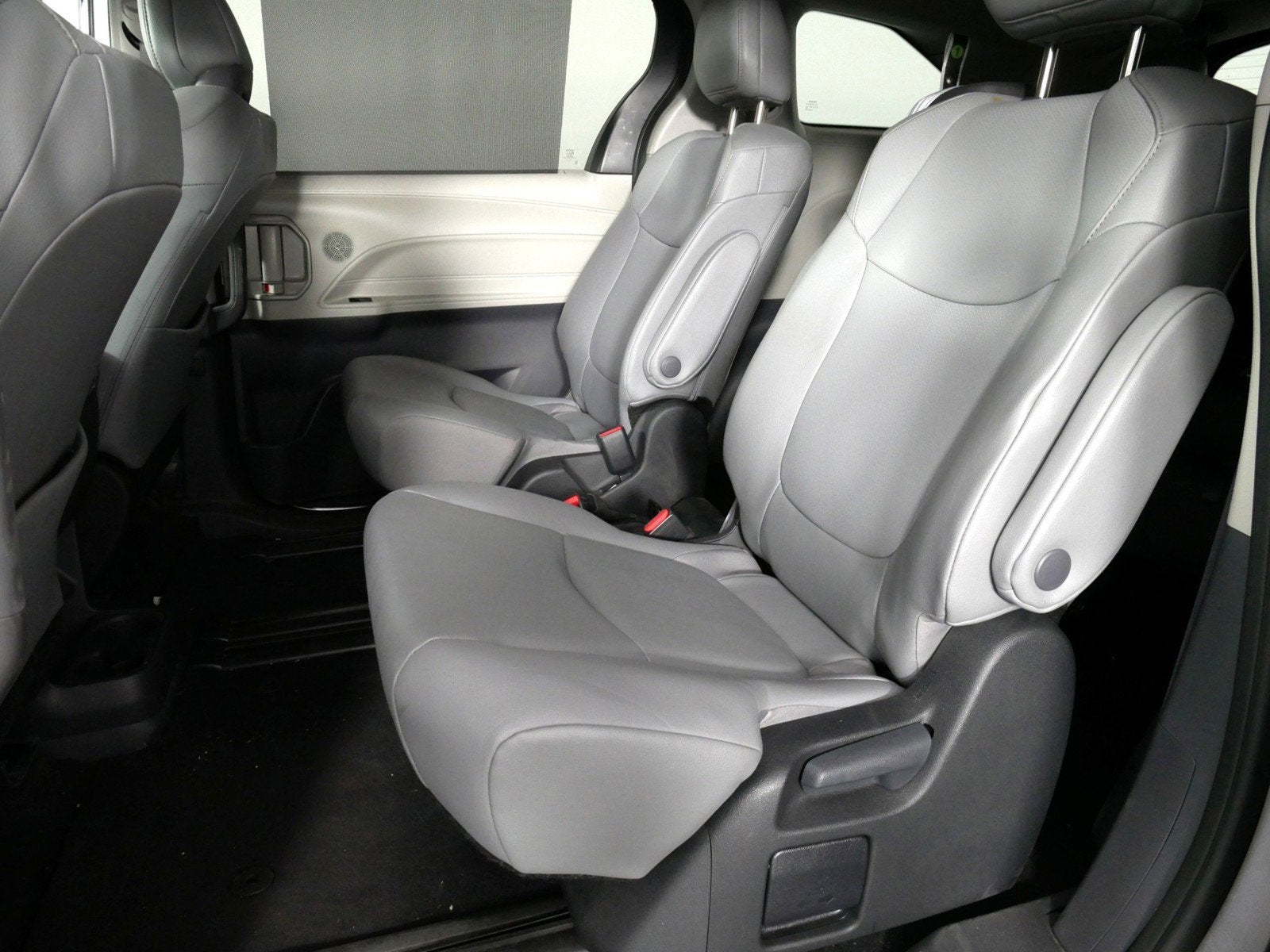 2024 Toyota Sienna XLE Hybrid *1-OWNER, CLEAN CARFAX!*