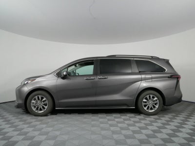 2024 Toyota Sienna XLE Hybrid *1-OWNER, CLEAN CARFAX!*