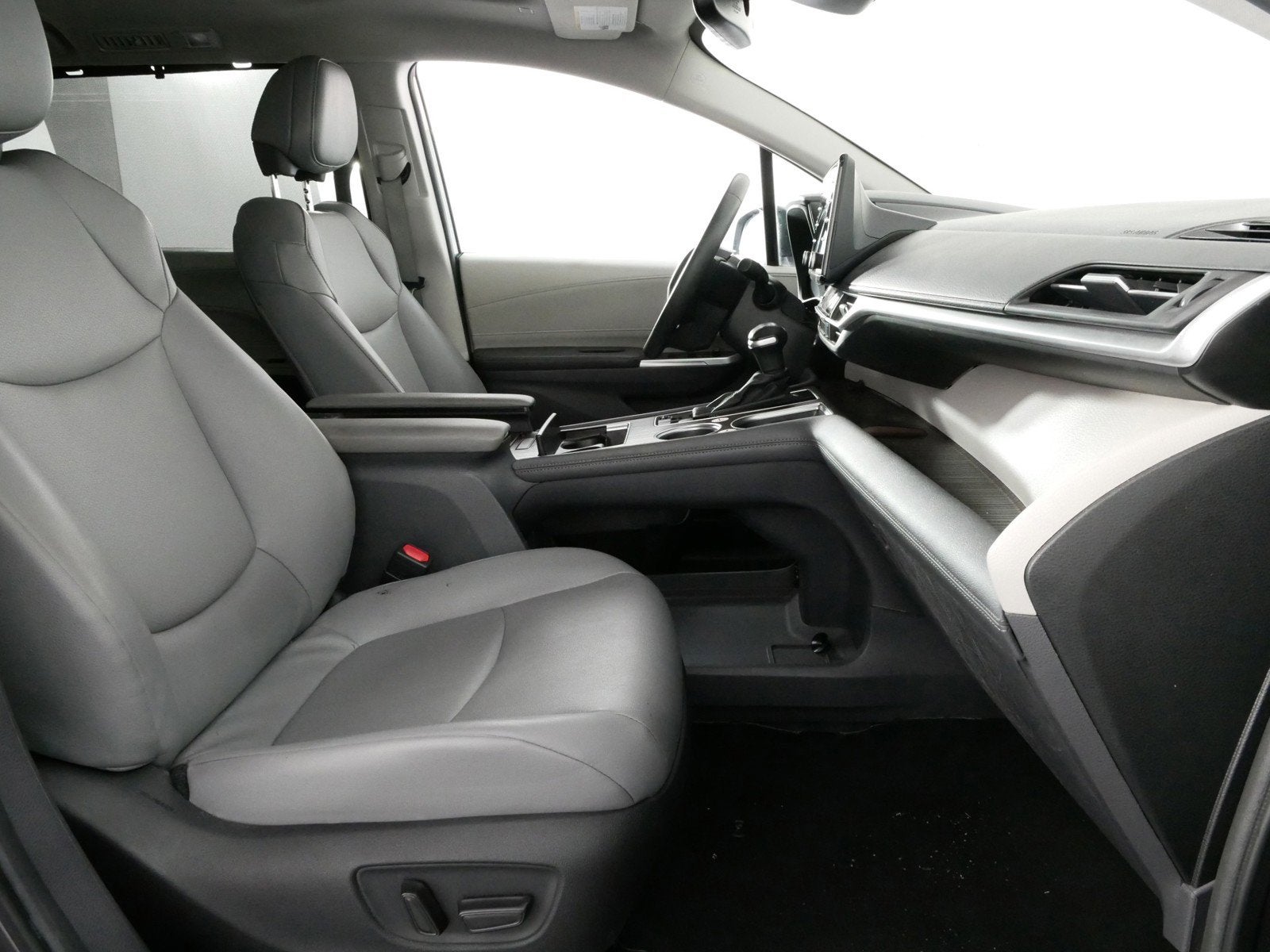 2024 Toyota Sienna XLE Hybrid *1-OWNER, CLEAN CARFAX!*