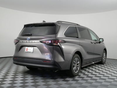 2024 Toyota Sienna XLE Hybrid *1-OWNER, CLEAN CARFAX!*