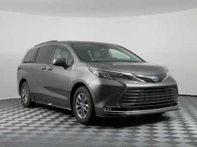 2024 Toyota Sienna XLE Hybrid *1-OWNER, CLEAN CARFAX!*