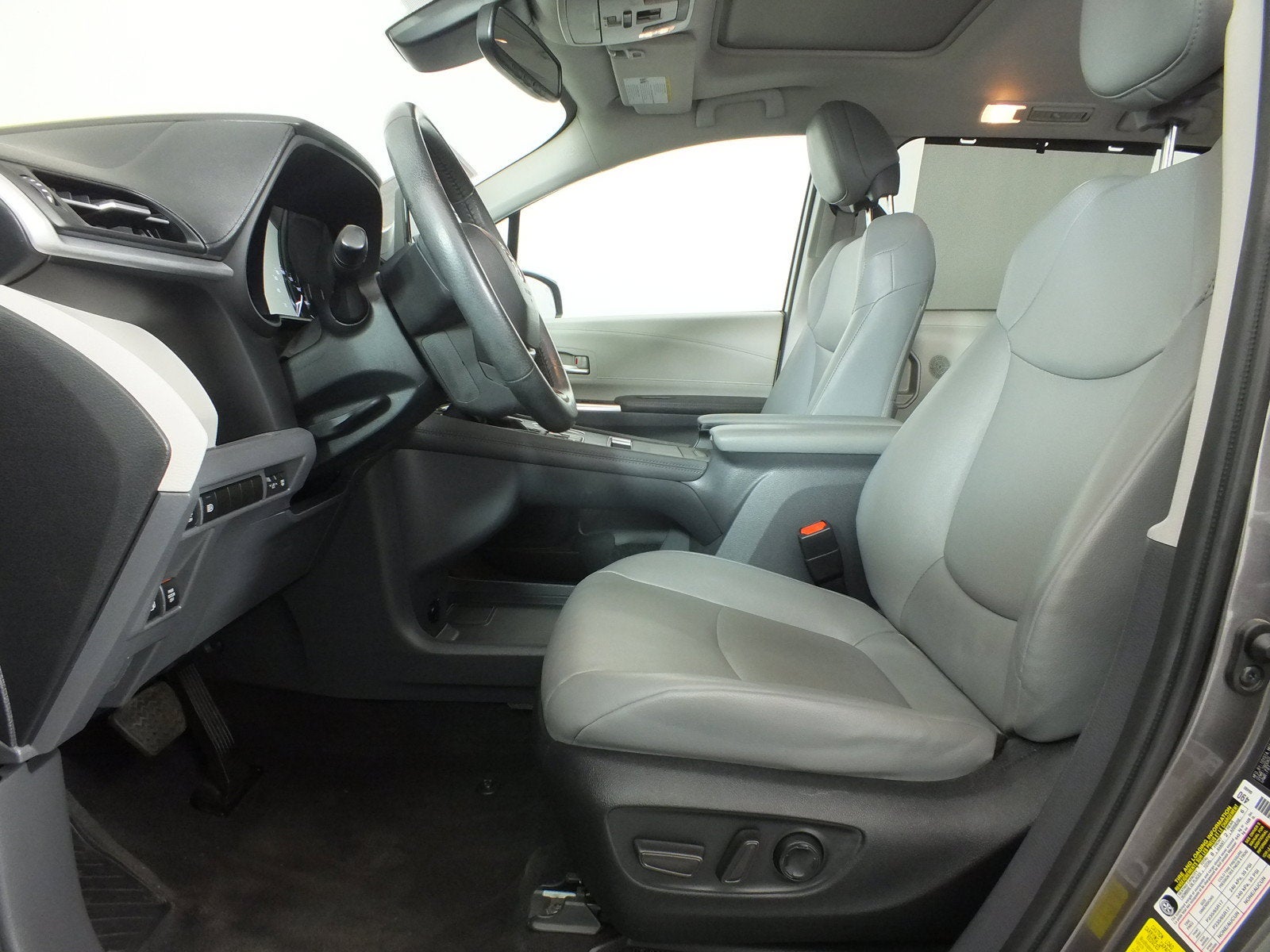 2024 Toyota Sienna XLE Hybrid *1-OWNER*