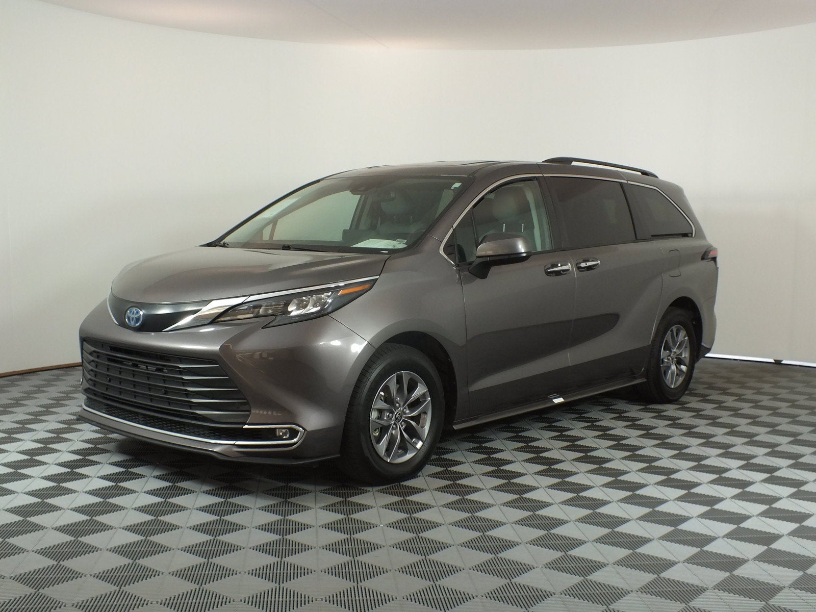 2024 Toyota Sienna XLE Hybrid *1-OWNER*