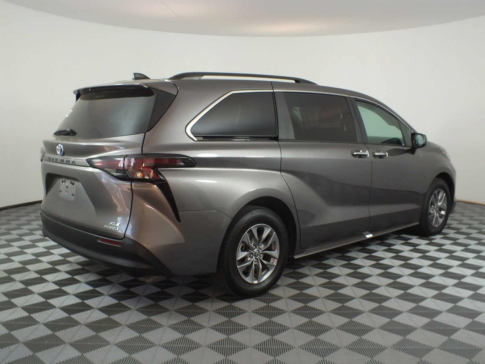 2024 Toyota Sienna XLE Hybrid *1-OWNER*
