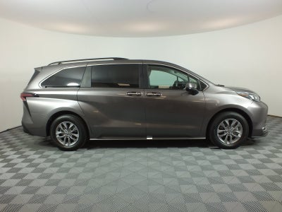 2024 Toyota Sienna XLE Hybrid *1-OWNER*