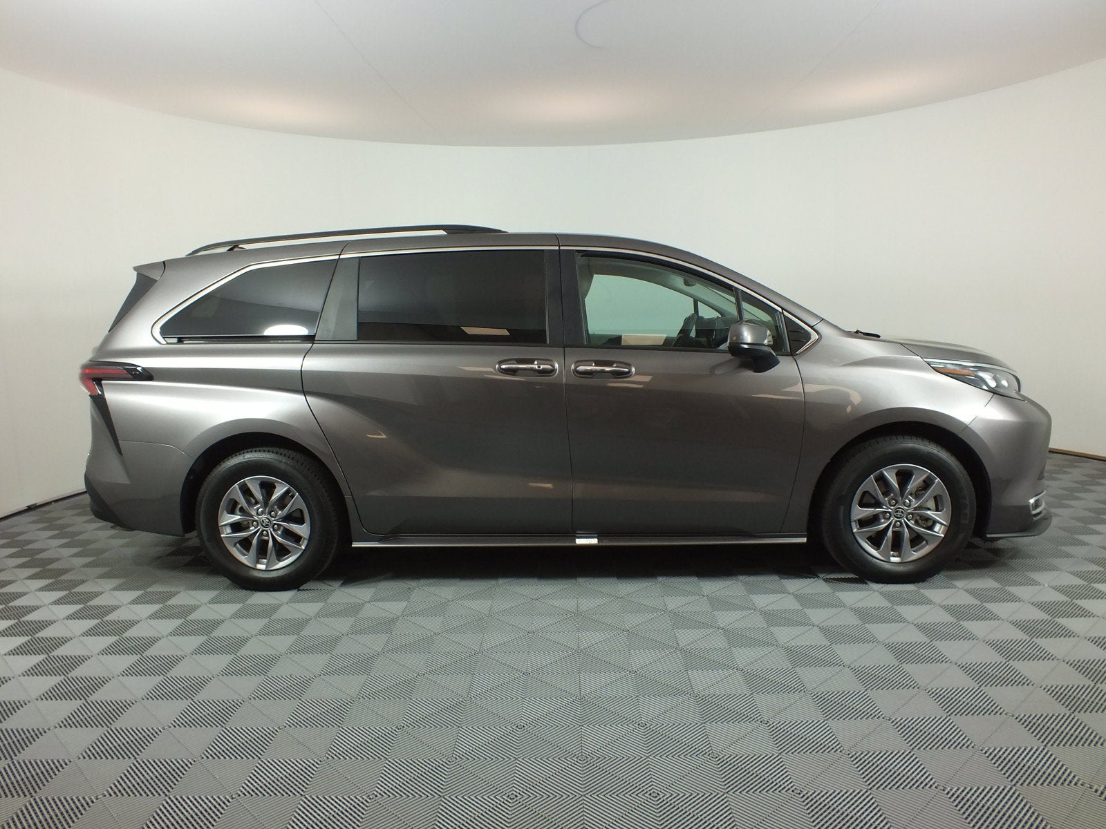 2024 Toyota Sienna XLE Hybrid *1-OWNER*