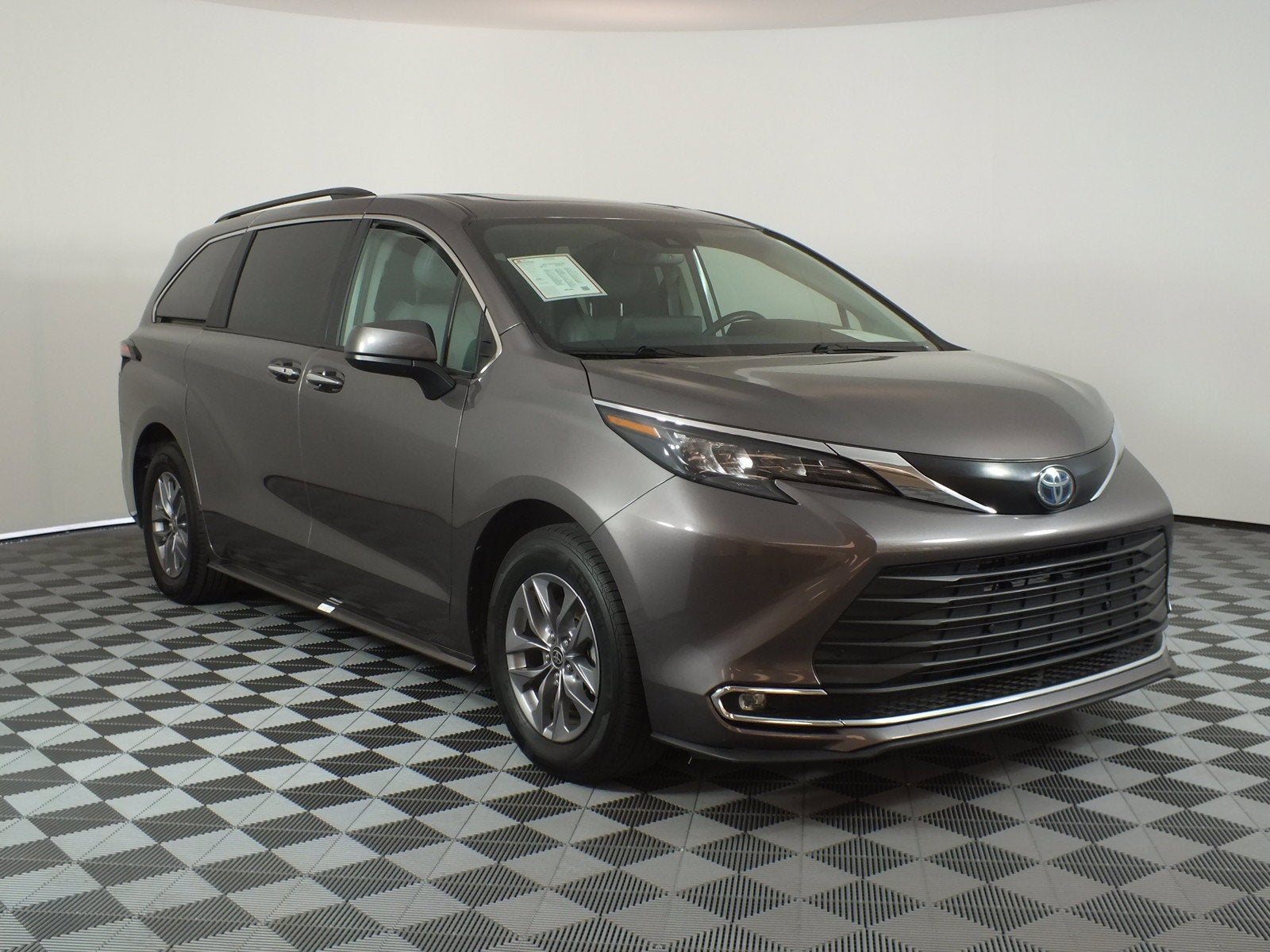 2024 Toyota Sienna XLE Hybrid *1-OWNER*