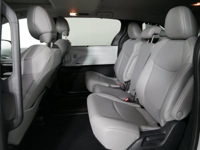 2026 Toyota Sienna XLE *CLEAN CARFAX! LIKE NEW!*