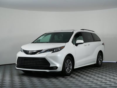 2026 Toyota Sienna XLE *CLEAN CARFAX! LIKE NEW!*